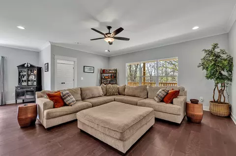 Living - 1020 Stonebrook Dr, Dickson, TN 37055 photo 2 of 3
