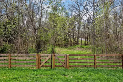 Exterior - 1020 Stonebrook Dr, Dickson, TN 37055 photo 9 of 13