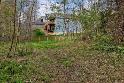 Exterior - 1020 Stonebrook Dr, Dickson, TN 37055 photo 6 of 13