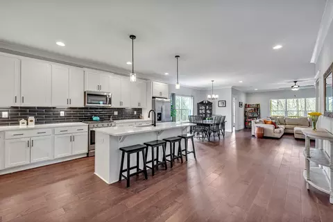 Kitchen - 1020 Stonebrook Dr, Dickson, TN 37055 photo 8 of 8