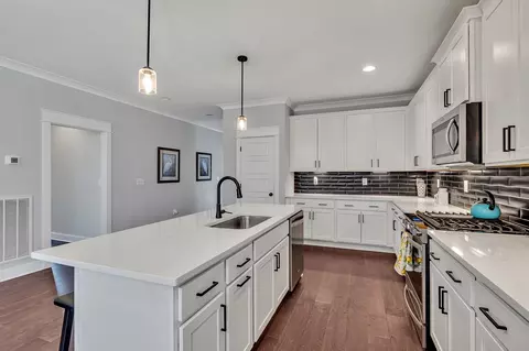 Kitchen - 1020 Stonebrook Dr, Dickson, TN 37055 photo 6 of 8