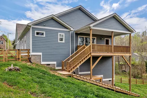 Exterior - 1020 Stonebrook Dr, Dickson, TN 37055 photo 12 of 13
