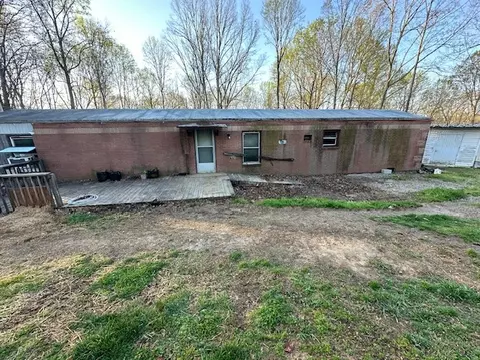 1211 Hillview Ln, Chapmansboro, TN 37035