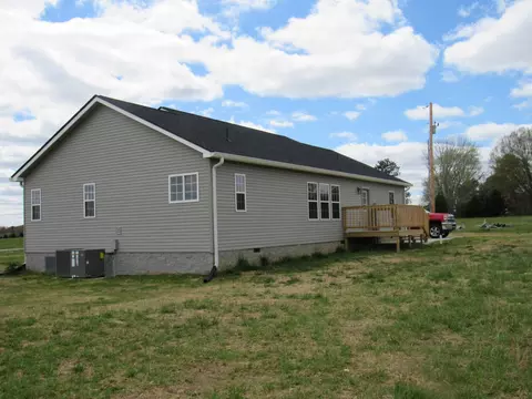 Exterior - 640 Hurt Loop, Mcewen, TN 37101 photo 6 of 8