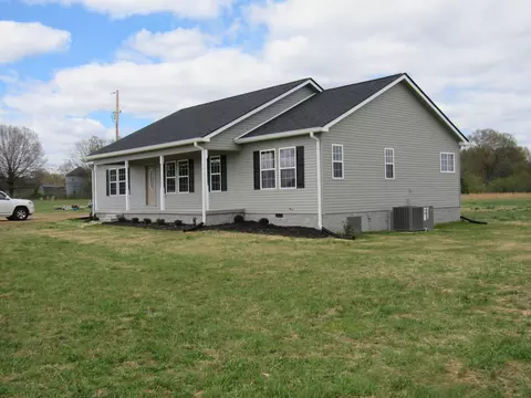 Exterior - 640 Hurt Loop, Mcewen, TN 37101 photo 3 of 8
