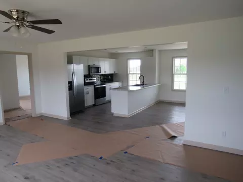 Kitchen - 640 Hurt Loop, Mcewen, TN 37101 photo 2 of 4