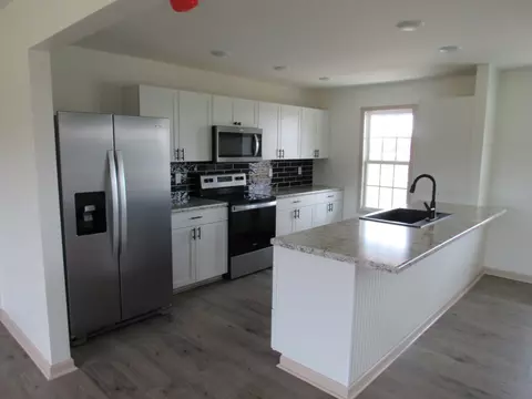 Kitchen - 640 Hurt Loop, Mcewen, TN 37101 photo 3 of 4