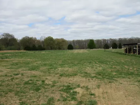 Exterior - 640 Hurt Loop, Mcewen, TN 37101 photo 4 of 8