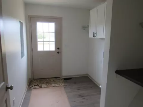 Entry Way - 640 Hurt Loop, Mcewen, TN 37101 photo 2 of 2