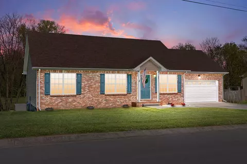221 Raintree Dr, Clarksville, TN 37042