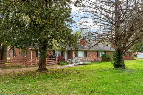 520 College St, Portland, TN 37148