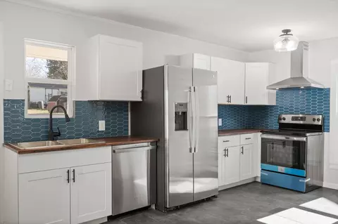 Kitchen - 108 Walnut St, Springfield, TN 37172 photo 2 of 6