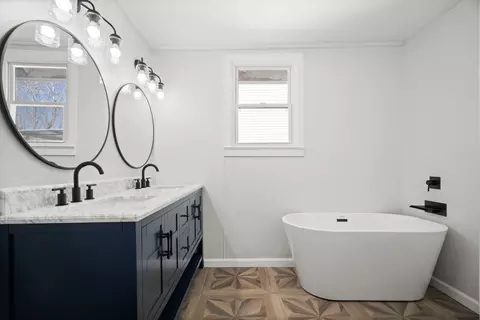 Bath - 108 Walnut St, Springfield, TN 37172 photo 1 of 2