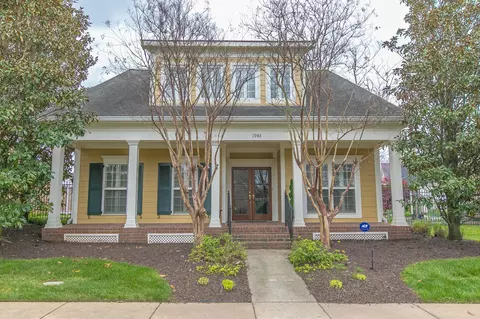 1942 Central Park Dr, Murfreesboro, TN 37130