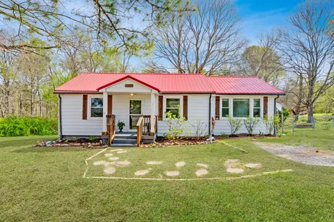 1641 Maple Valley Rd, Charlotte, TN 37036