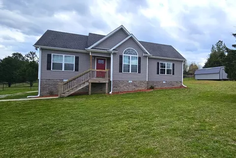 1228 Old County House Rd, Charlotte, TN 37036