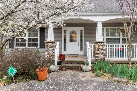 225 Cherokee Trl, Clarksville, TN 37043