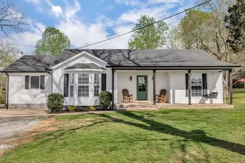 187 Long Rd, Charlotte, TN 37036