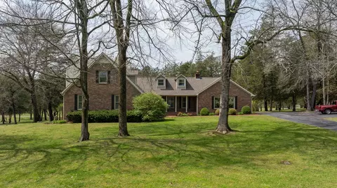 7 Lakewood Ln, Fayetteville, TN 37334