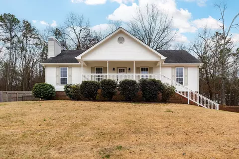 1404 Autumn Breeze Ln, Soddy Daisy, TN 37379
