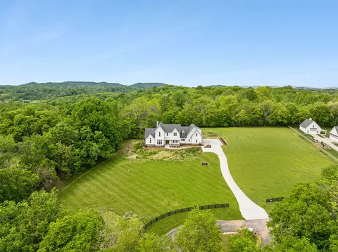 6916 Farm Path Ln, College Grove, TN 37046