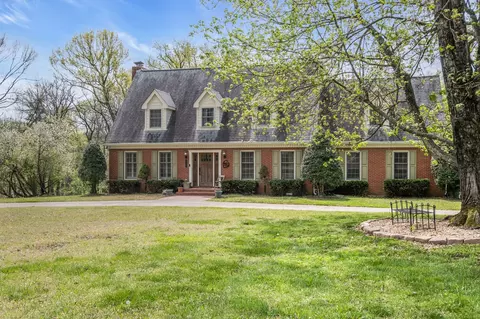 1932 Arlington Rd, Lebanon, TN 37087