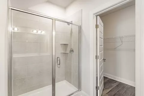 Bath - 2605 Eldin Crk, Murfreesboro, TN 37128 photo 2 of 4