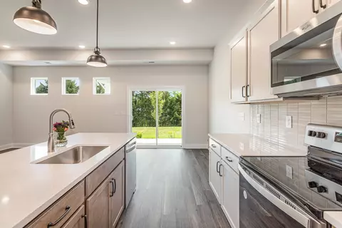 Kitchen - 2605 Eldin Crk, Murfreesboro, TN 37128 photo 2 of 5