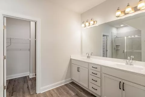 Bath - 2605 Eldin Crk, Murfreesboro, TN 37128 photo 1 of 4