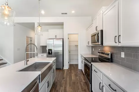 Kitchen - 2624 Eldin Crk, Murfreesboro, TN 37128 photo 2 of 4