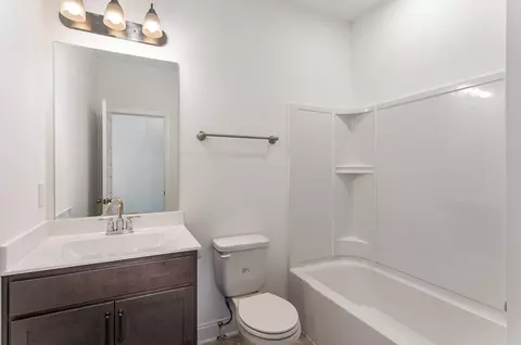 Bath - 2624 Eldin Crk, Murfreesboro, TN 37128 photo 3 of 4