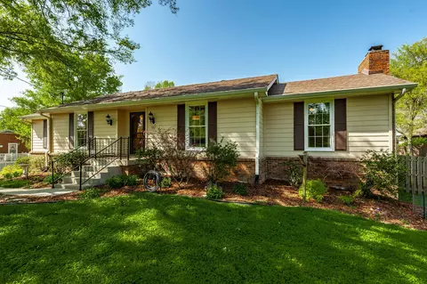 182 Berrywood Dr, Hendersonville, TN 37075