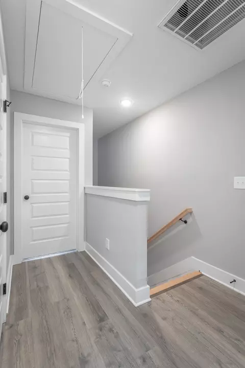 Entry Way - 2425 E 17th St, Chattanooga, TN 37404 photo 4 of 4