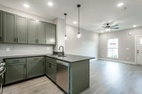 Kitchen - 2425 E 17th St, Chattanooga, TN 37404 photo 5 of 9