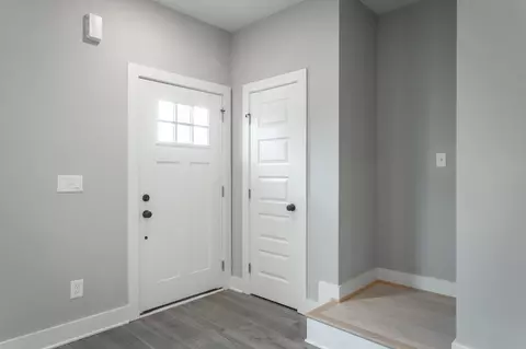 Entry Way - 2425 E 17th St, Chattanooga, TN 37404 photo 1 of 4