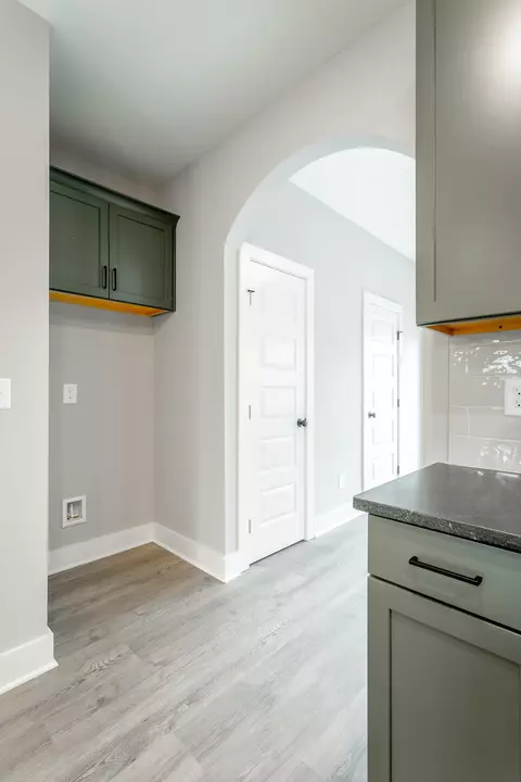 Kitchen - 2425 E 17th St, Chattanooga, TN 37404 photo 8 of 9