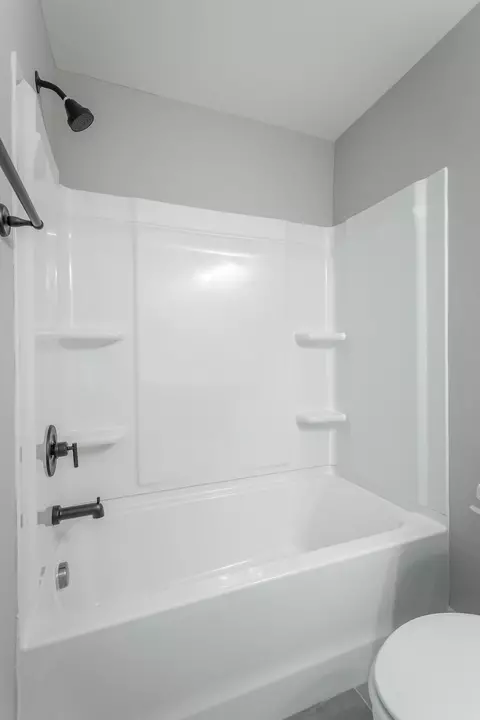 Bath - 2425 E 17th St, Chattanooga, TN 37404 photo 3 of 6