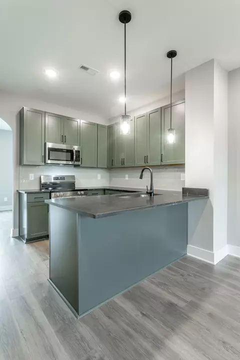 Kitchen - 2425 E 17th St, Chattanooga, TN 37404 photo 2 of 9
