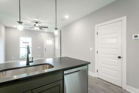 Kitchen - 2425 E 17th St, Chattanooga, TN 37404 photo 6 of 9