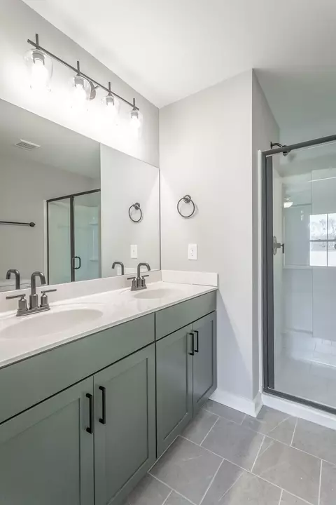 Bath - 2425 E 17th St, Chattanooga, TN 37404 photo 4 of 6