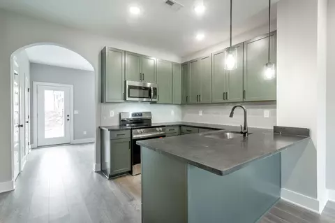 Kitchen - 2425 E 17th St, Chattanooga, TN 37404 photo 3 of 9