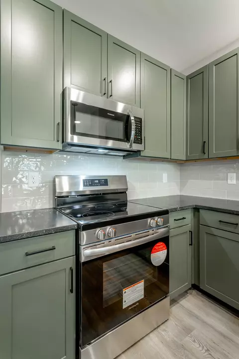 Kitchen - 2425 E 17th St, Chattanooga, TN 37404 photo 7 of 9