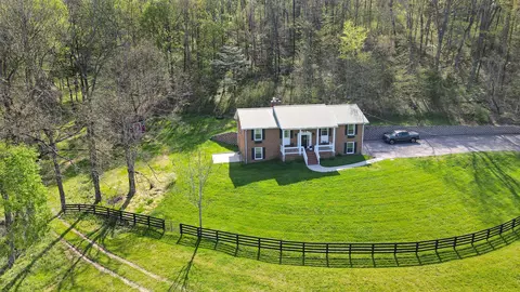 3876 Robinson Rd, Thompsons Station, TN 37179