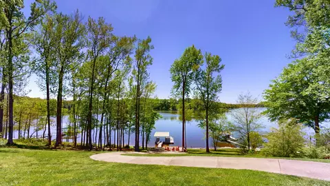 125 Hickory Hill Dr, Estill Springs, TN 37330