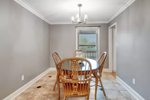 Dining - 2101 Masters Dr, Springfield, TN 37172 photo 2 of 4