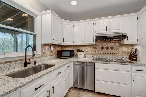 Kitchen - 2101 Masters Dr, Springfield, TN 37172 photo 3 of 4