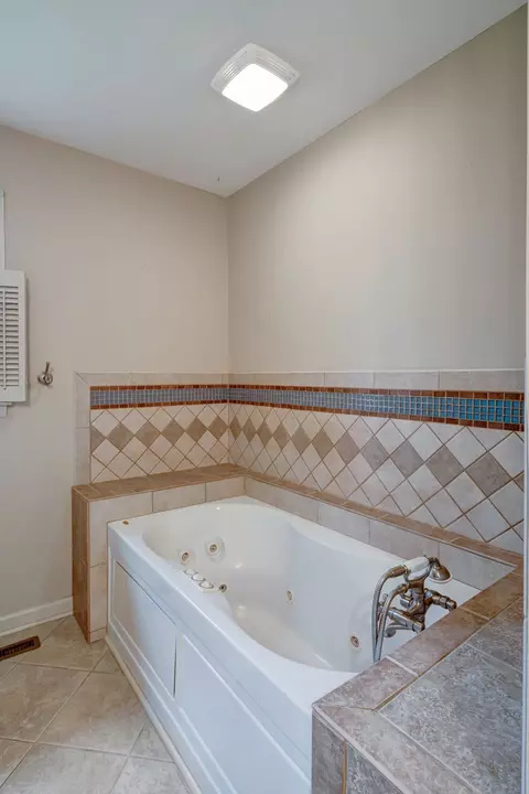 Bath - 2101 Masters Dr, Springfield, TN 37172 photo 2 of 6