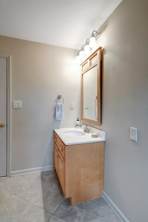 Bath - 2101 Masters Dr, Springfield, TN 37172 photo 1 of 6