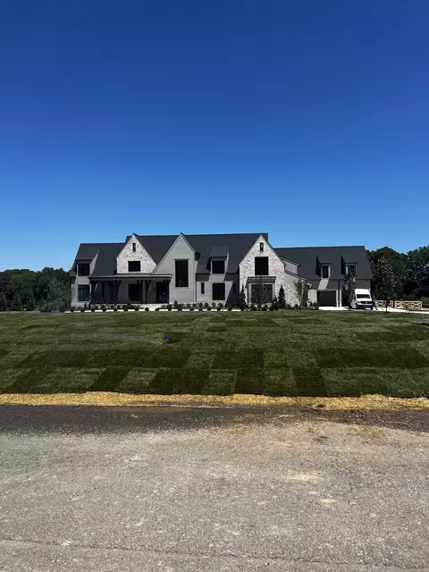 1916 Silver Fox Rd, Thompsons Station, TN 37179
