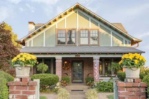 3224 S Crest Pl, Chattanooga, TN 37404